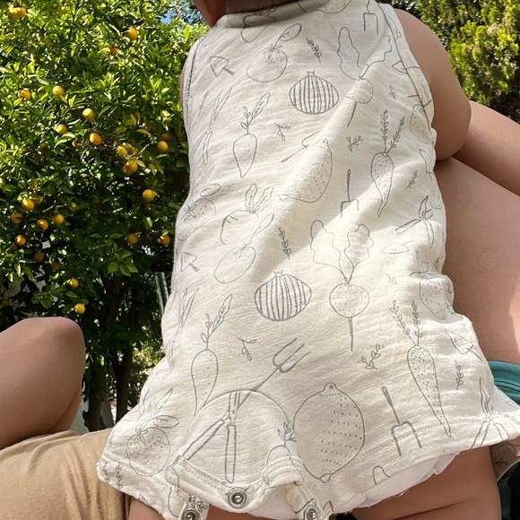 🚫GIFTED🚫 Vegetable Baby Romper - Picture 4 of 8